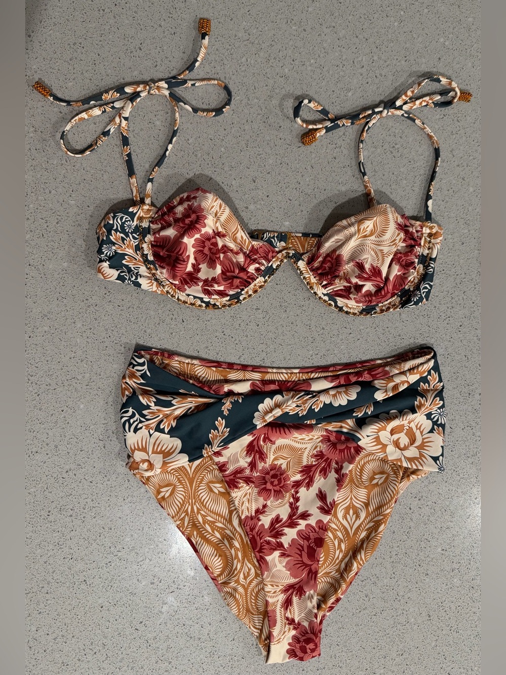 agua bendita Bikini